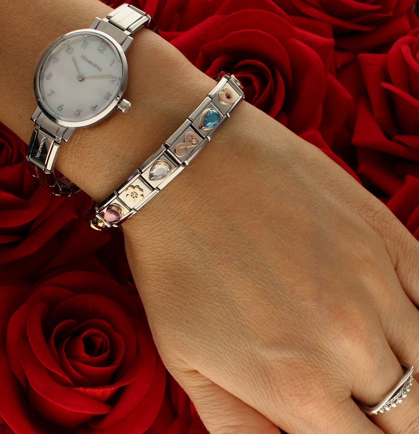 Nomination Link 9K Rose Gold kropla z białą cyrkonią z lewej strony 430605 010.png